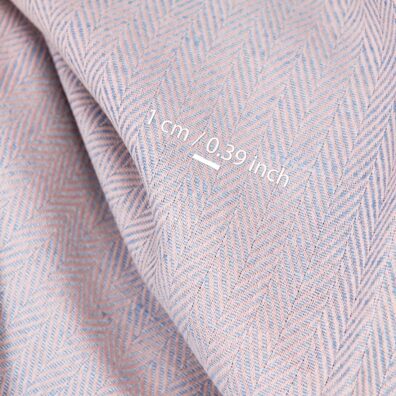 Puslininis audinys šviesiai rožinė ir melsva eglutės raštu, su matmenimis