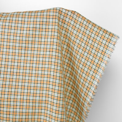 Lininis audinys oranžinių ir blyškiai melsvų langelių