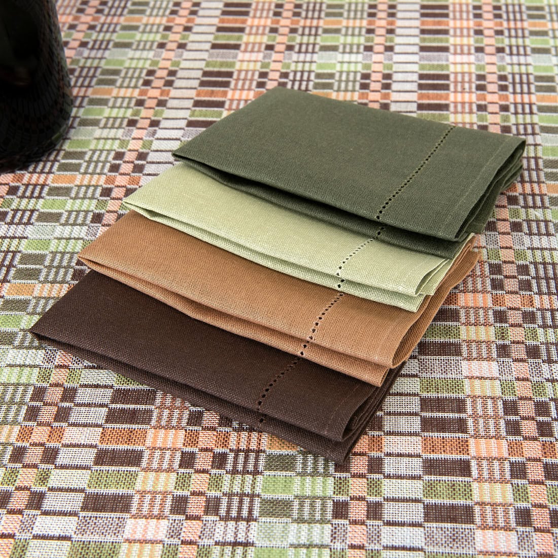 viola lino medvilnės rudai žaliai languota staltiesė, su derančiomis servetėlėmis