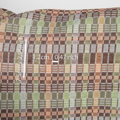 Puslininis audinys daugiaspalviais rusvais langeliais, su matmenimis