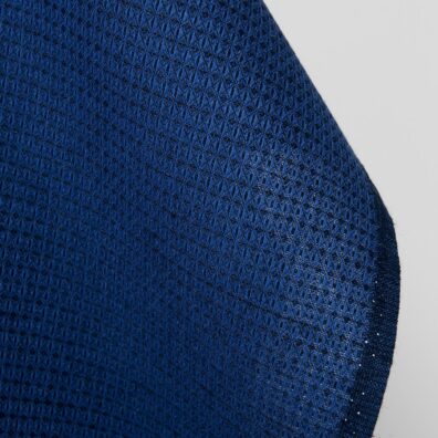 Puslininis vilnos audinys tamsiai mėlynas ir juodas „vaflinis“, siūti drabužiams, stalo gaminiams