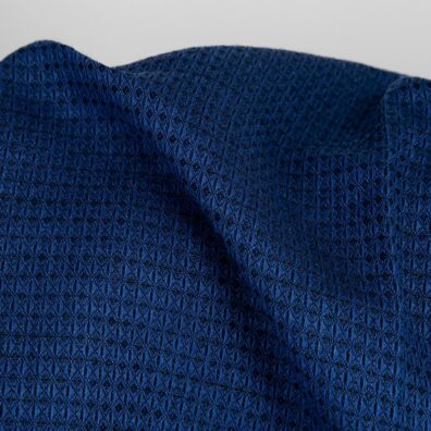Puslininis vilnos audinys tamsiai mėlynas ir juodas „vaflinis“, 150cm pločio