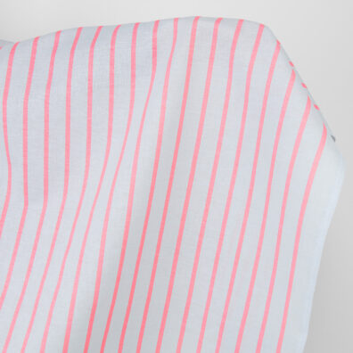 Puslininis audinys šviesiai pilkas su ryškiai rausvais dryžiais