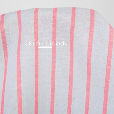 Puslininis audinys šviesiai pilkas su ryškiai rausvais dryžiais, su matmenimis