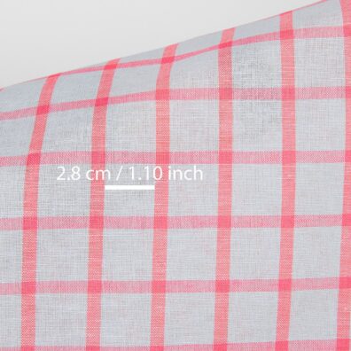 Puslininis audinys pilkas su ryškiai rausvais langeliais, su matmenimis