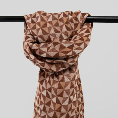 MOLI lininis žakardinis rudas šalikas geometriniu raštu iš dvisluoksnio audinio