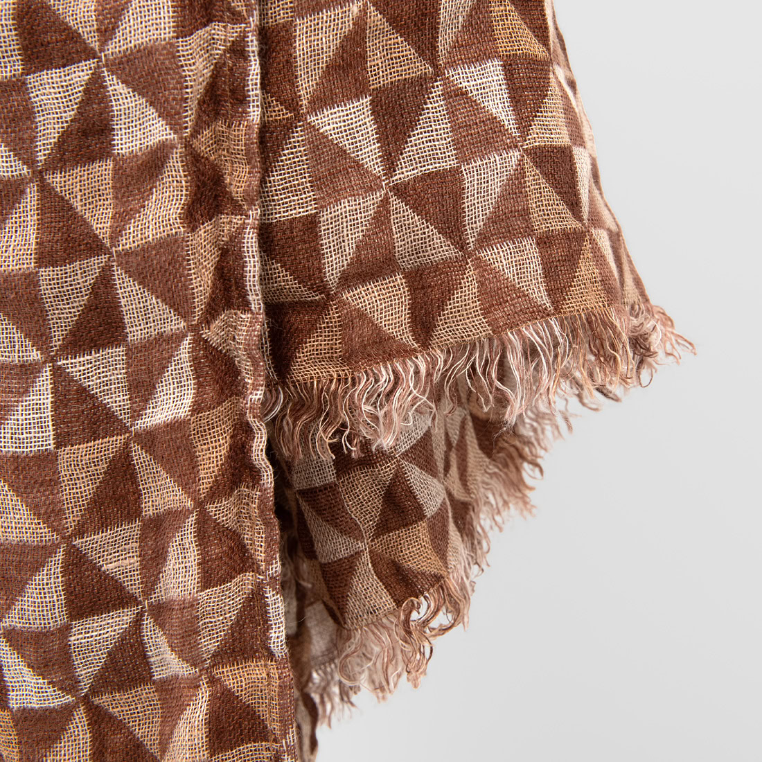 MOLI lininis žakardinis rudas šalikas su kutais