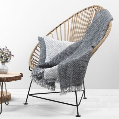 Szaro-biały dwustronny żakardowy lniany pled w romby.