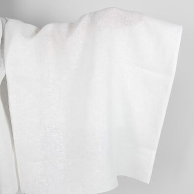 Biała tkanina lniana w ażurową krateczkę