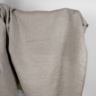 Szara tkanina lniana w ażurową krateczkę