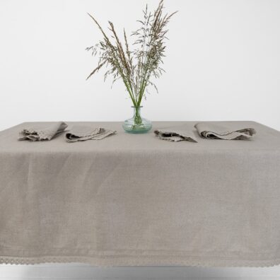 Szary obrus lniany