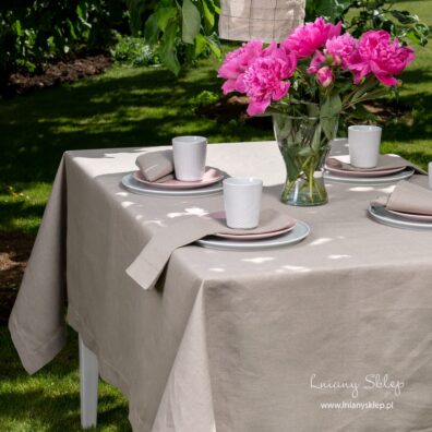 Lniano - bawełniany mereżkowany obrus.