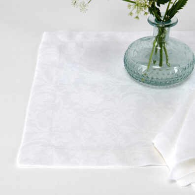 Biała żakardowa podkładka stołowa