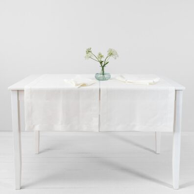 AIRA biały bieżnik stołowy