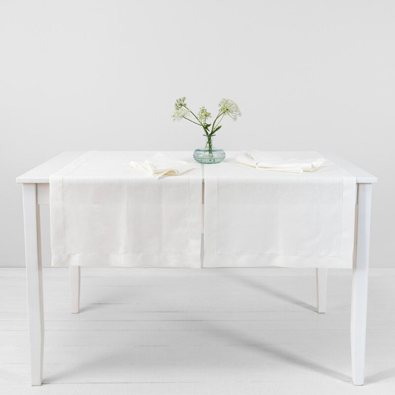 AIRA biały bieżnik stołowy