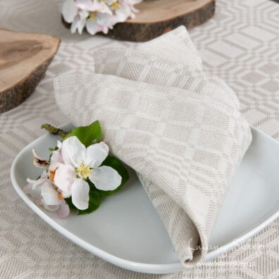 Lniana serwetka stołowa w kratkę