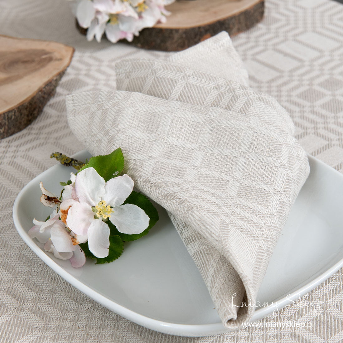 Lniana serwetka stołowa w kratkę