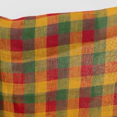 Jaskrawa tkanina lniana w intensywną czerwono - zielono - żółtą kratkę