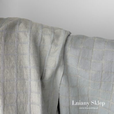 Tkanina żakardowa w żółtawą kratkę.