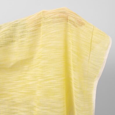 Żółta (o barwie cytryny) rzadko tkana tkanina lniano-bawełniana