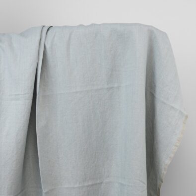 Zielonkawoszara prana tkanina