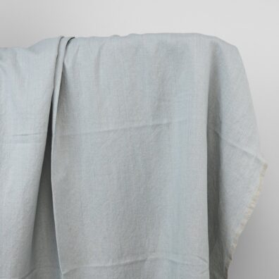 Zielonkawoszara prana tkanina