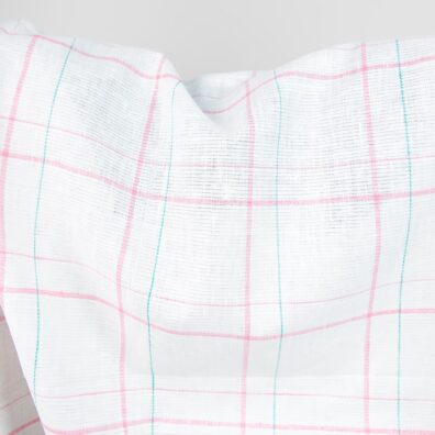 Mlecznobiała tkanina lniana w różową kratkę i zielone paski.