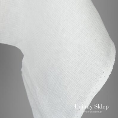 Mlecznobiała tkanina lniana idealnie się nadaje na szycie konfekcji kąpielowej: szlafroków, ręczników.