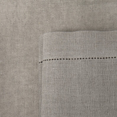 Ażurowy szary obrus