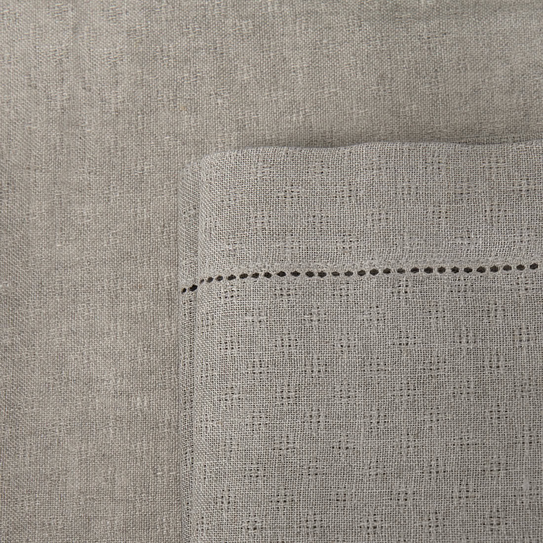 Ażurowy szary obrus