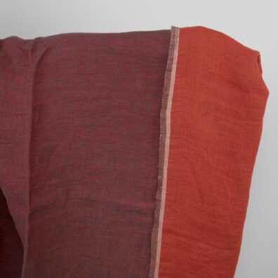 Czerwona dwustronna prana tkanina lniana