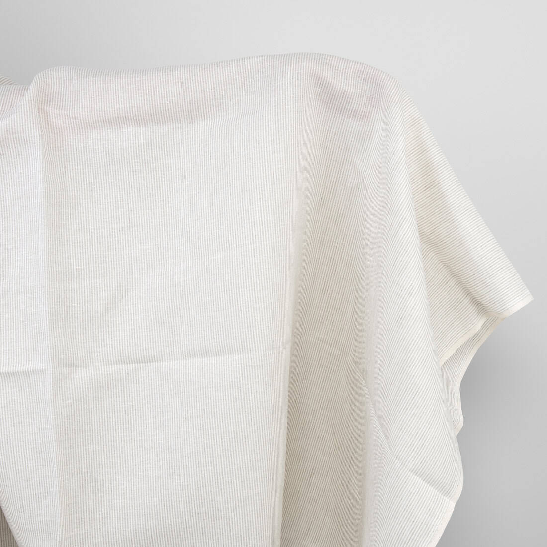 Tkanina lniana w biało – szare drobne paski