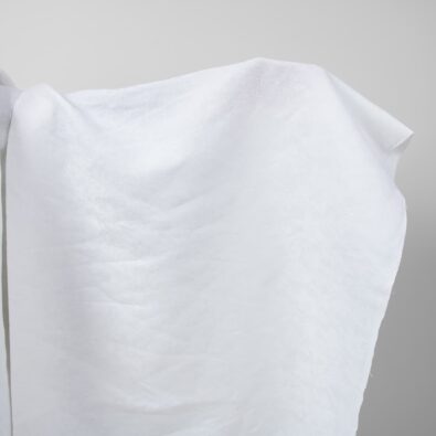 Śnieżnobiała żakardowa tkanina w kwiaty