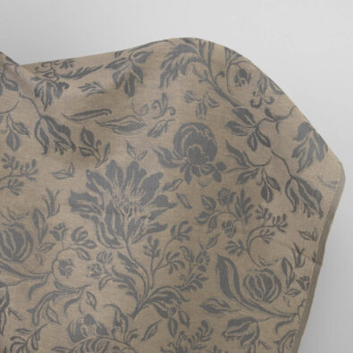 Ciemnoszara tkanina żakardowa w kwiaty