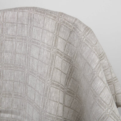 Naturalna tkanina lniana w klasyczny szary wzór geometryczny.