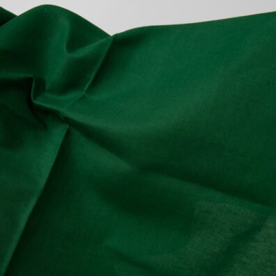 Jakościowa, gęsta i lekka tkanina o barwie intensywnej, soczystej, raczej chłodnej zieleni.