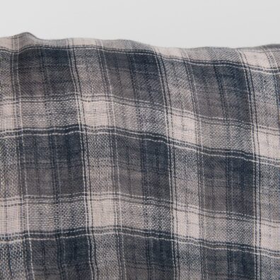 W procesie produkcji tkaninę poddano praniu, dlatego jest lekko gnieciona, miękka i nie ściągnie się po kolejnych praniach.