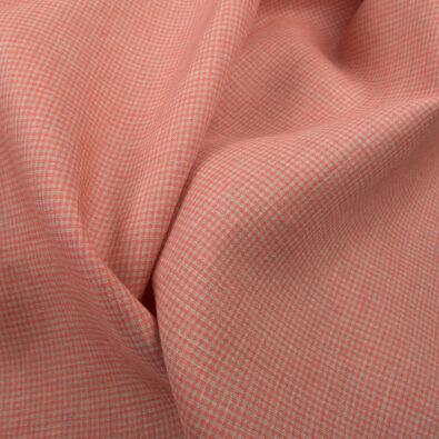 Tkanina lniana w drobną różową krateczkę