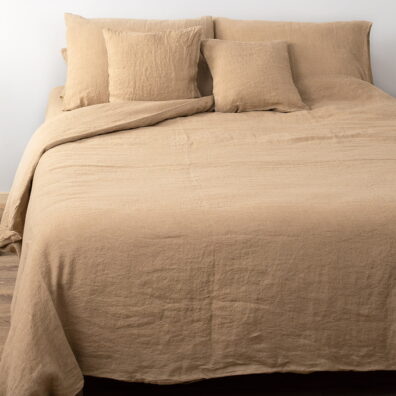 Jasna brązowa poszwa "Mokka" z pranego lnu.