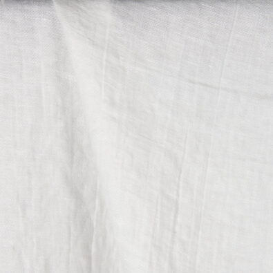 Mlecznobiała prana lniana tkanina.