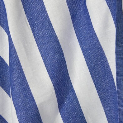 Tkanina lniano – bawełniana w granatowe pasy.