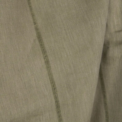 Lniana tkanina zielona w prześwitujące paski.