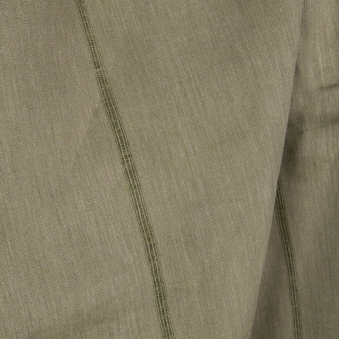 Lniana tkanina zielona w prześwitujące paski.