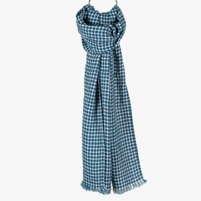 Lniany szalik w kratkę niebieską. Z frędzelkami.