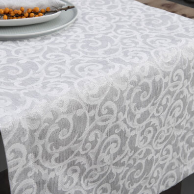 Żakardowa tkanina o srebrnym połysku. Wzór szronu.