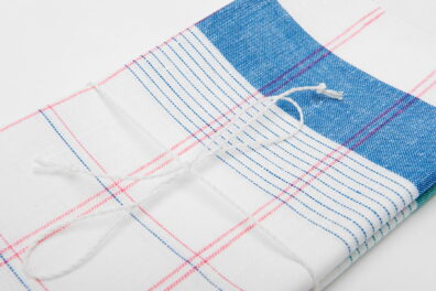 Komplet przewiązany dekoratywnym sznureczkiem.