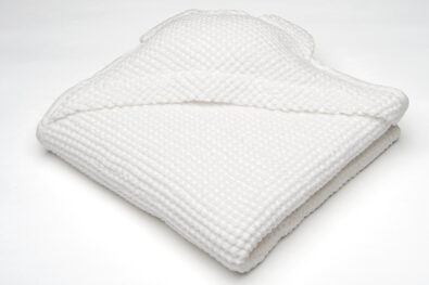 Biały ręcznik niemowlęcy z kapturkiem