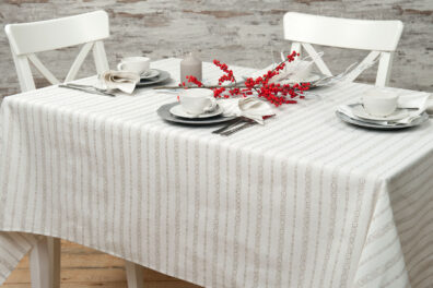 Lniany mlecznobiały obrus w szare ornamenty