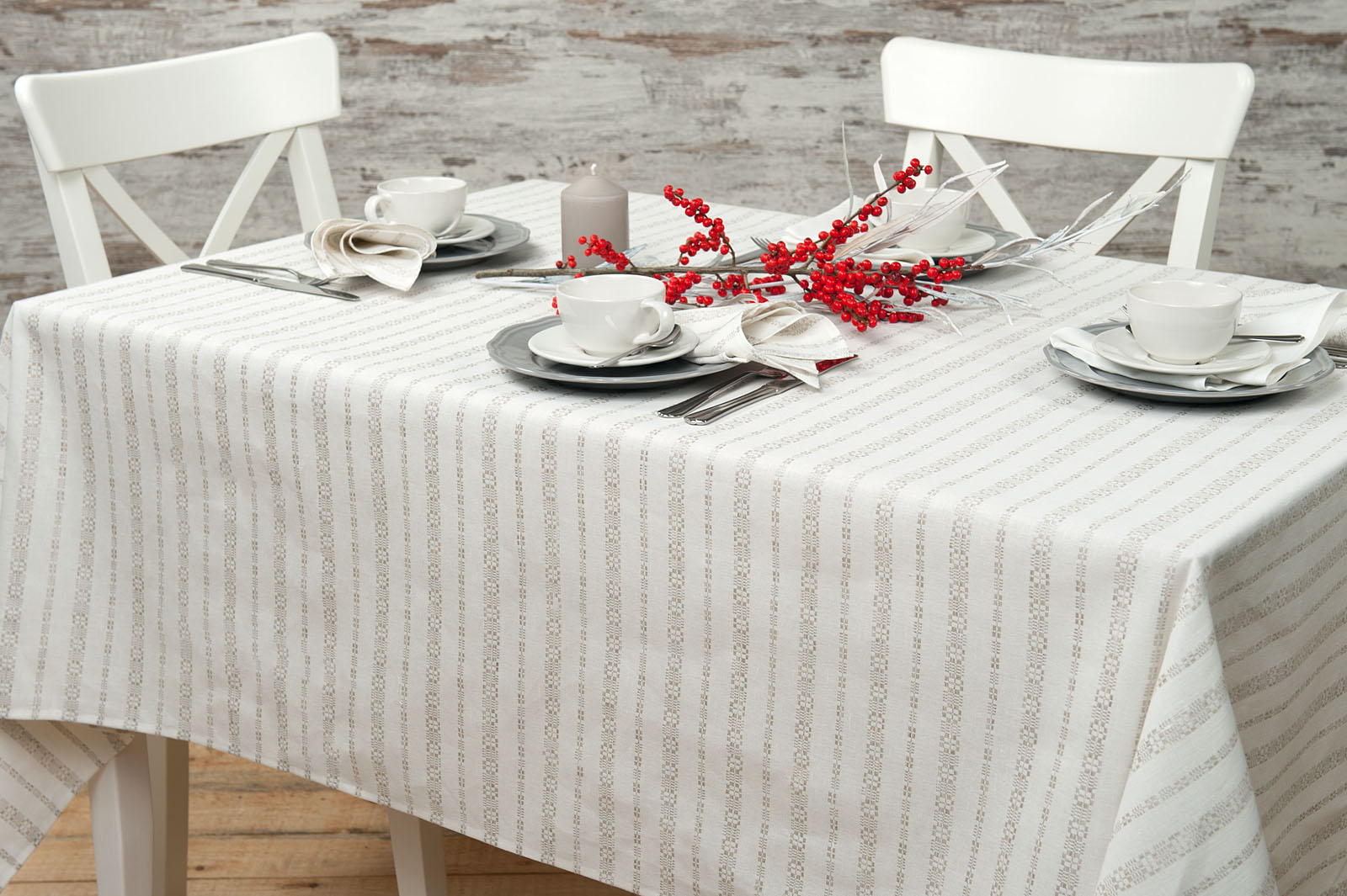 Lniany mlecznobiały obrus w szare ornamenty