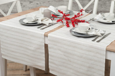 Lniany mlecznobiały bieżnik stołowy w szare ornamenty